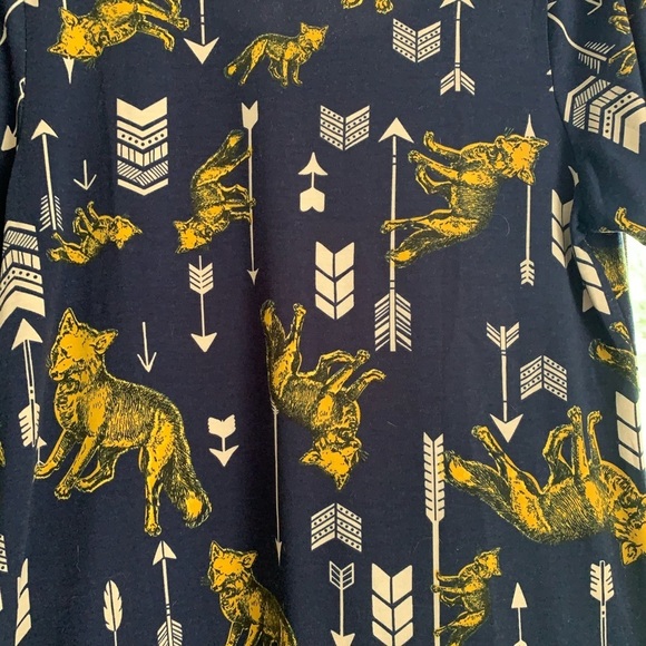 LuLaRoe Classic T Size Medium Wolves Arrows Rare Print - Picture 3 of 7
